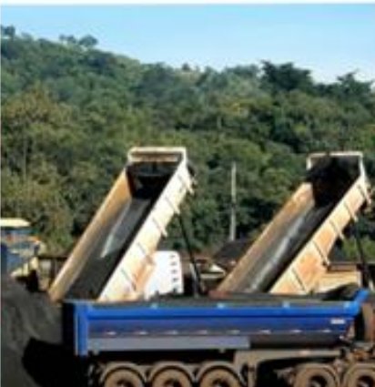 Caminhões basculantes em transbordo interno